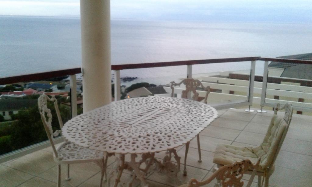 Napthali Lodge Simonʼs Town Exteriör bild