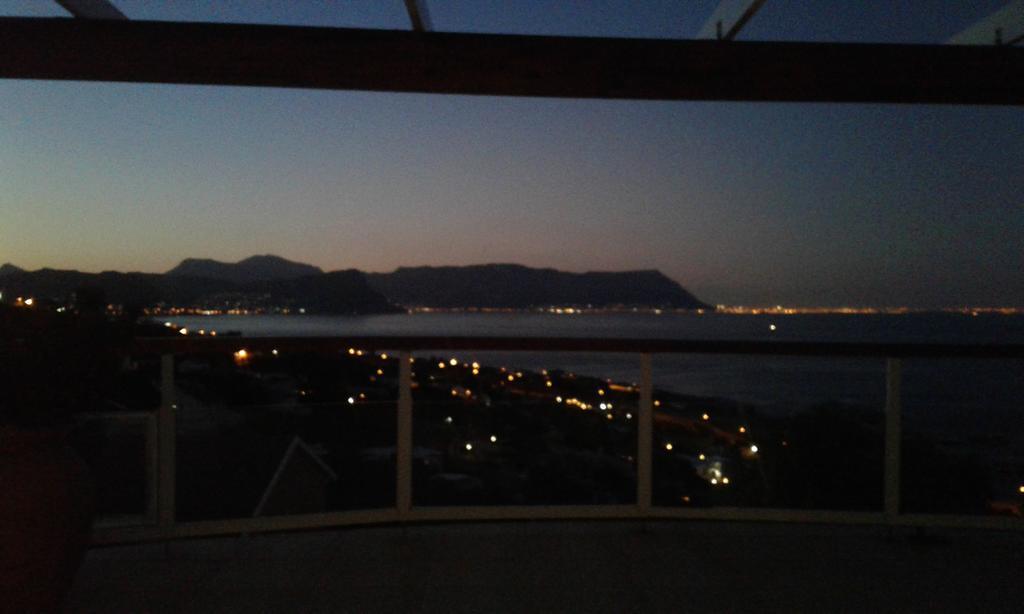 Napthali Lodge Simonʼs Town Exteriör bild